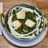 ほうれん草パニールカレー Sag Paneer Curry（MANASLU）