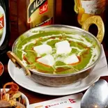 ほうれん草パニールカレー Spinach Paneer Curry（インド料理 パリ 六甲店）
