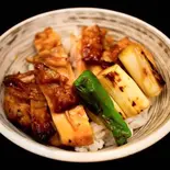 鶏ももの胡麻醤油焼き弁当（やきとり炉端 燈翠）