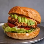 [人気No.3] ヴィーガンアボカドバーガー Vegan Avocado Burger（Sonu Sonu）
