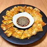 ツナとコーンのチーズチヂミ（たべ呑み屋 じゅじゅ）
