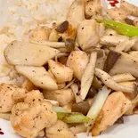 菇菇鸡丁 キノコの鶏炒め（洋食中華 滋々）