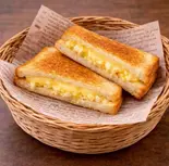 たまごチーズホットサンド（Cafe Dolce Vita）