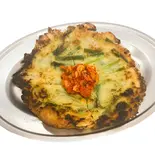 【ハーフサイズ】青唐辛子入りニラチヂミ(4枚入り)(Half size Korean chive pancake with green peppers)（韓国料理＆焼肉 小山ホルモン）