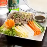 レア牛肉とレモングラスサラダ (Bò Tái Chanh)（ベトナム料理モク屋木場店）