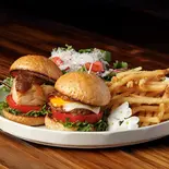 1 Burgers + Sarad +Fries 1種バーガー+ポテト（CHAPTER TABLE【本格ミニバーガー専門店】）