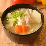 自慢の豚汁（海のユッケ丼 魚市 長居店）
