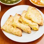 Honey cheese naan ハニーチーズナン（インドダイニングアリア）