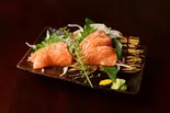 サーモン刺身（居酒屋栄ちゃん栄町店）