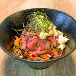 ローストビーフ丼 デカ盛り（CAFE RESTAURANT arata）
