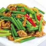 豚肉とニンニクの芽炒め（中華料理美膳房）