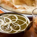 ほうれん草チキンカレー Spinach Chicken(大サイズ)(インド料理&本格カレー ドールパタン DHORPATAN 西大井店)