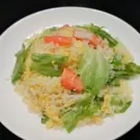 カニレタスチャーハン(中華料理錦楽軒)