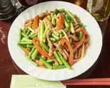 ニンニクの芽と牛肉炒め Stir-Fried Beef and Garlic(チャイナ厨房 亀戸駅前店)