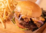 【人気No.1】南米テイストのBLTバーガー+フライドポテトセット（白金バーガー ザ テンダーハウス ダイニング）