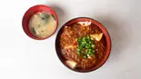 赤丼海老油麻婆丼 並盛(手作り味噌汁付き)（丼ぶり屋 幸丼 三ツ又店）