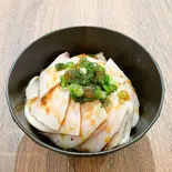 特盛り・200gローストポーク丼（肉メシ専門店 笑びす家本舗）