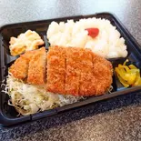 フルーティなとんかつソースを使ったロースカツお弁当 【Loin cutlet bento box with fruity tonkatsu sauce】（La Luz）
