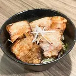 【店舗人気メニュー初登場】炭火香る豚チャーシュー丼（とり九）