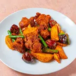 鶏の唐揚げとポテトの麻辛炒め（中国料理 百番 不動前店）