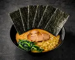 海苔ラーメン(チャーシュー1枚、ほうれん草、薬味ネギ、海苔6枚)（横浜家系ラーメン まこ家 大森店）