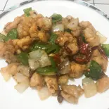 鶏肉のピリ辛炒め（中国飯店 百嘉園）