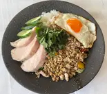 カオマンガイとガパオライス合い盛り/Khao Mangai and Gapao Rice(ガパオライス 【パットガパオムーサップ ターペ TOKYO】&カオマンガイ 錦糸町店/GAPAORAISU PATTOGAPAOMUSAPPUTAPE)
