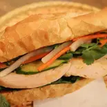レバーパテとベトナムハムバインミー bánh mì patê giăm bông（ベトナム料理 アオザイレストラン）