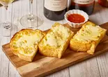 チーズガーリックトースト(3pcs) Cheese garlic toast（イタリアン×肉バル Salute～サルーテ～）