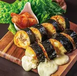 ヤンニョムチキンチーズキンパ Yangnyeom Chicken Cheese Gimbap(ヤンニョムチキン&チーズキンパ梨泰院トンバンキンパ博多店)