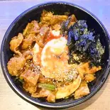 牛ホルモンコチュジャン炒め丼 / 소곱창덮밥（韓国料理DARBIT 長居店）