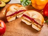 アメリカンスパイシーケイジャンチキンベーグルサンド American Spicy Cajun Chicken Bagel Sandwich（ベーグルカフェZERO Bagel Cafe ZERO 神楽坂店）