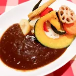 揚げ野菜たっぷりUMEYA特製ビーフカレー Fried vegetables and beef curry（ふれんち食堂UMEYA）