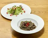 濃厚イカ墨オイルソースの生パスタ+サラダ付(SHELTY CAFE シェルティーカフェ)