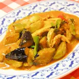 ムー・パッ・ペッMOO PAD PED（タイ屋台居酒屋 ガムランディー）