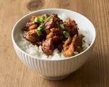 牛すじ煮込み丼 Stewed Beef Tendon Rice Bowl（トロじゅわ煮込食堂 豚角丸 内田橋）