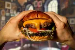 チーズバーガー ポテト付き（3000日かけて完成した極上ハンバーガー本町靭公園店）