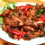 アヒル肉揚げナンプラー味 VIt chien mam toi ( Fish sauce fried duck)（ベトナム料理ハノイレストラン川崎）