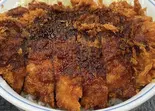 【デカ盛り】 デカ盛りグレイビーソースカツ丼 約1.2kg ご飯600g カツ300g（【メガ盛り弁当！！】洋食店 エクストラバガンザ 大名店）