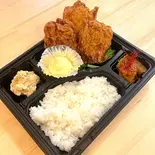 唐揚げ弁当（福岡はるまき ぶる）