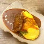 やわらかハンバーグのオムライス(サラダ無し)（ピリ辛亭）