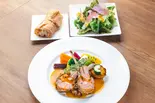 仔羊骨付き背肉のロースト タイム風味（レストラン ラ・セゾン）