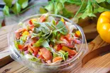 スモークサーモンと彩り野菜のサラダ（ホットサンドとサンドイッチのお店 サンドウィッチマン 神楽坂）