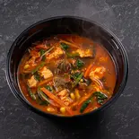 ユッケジャンスープ（『焼肉酒場 牛恋』池袋店）