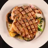 豚肩ロース肉のグリル（トラットリア クアルト 池袋店(写真は全てイメージです。表記以外の付け合せ等は日によって変更させて頂きます。)）