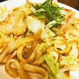 ホルモン焼きうどん(鉄板酒場963)