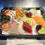 【当店人気No.1】刺身8点盛り(8種2貫盛り)（和食海鮮居酒屋よしやNagahara）
