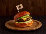 アボカドチーズバーガー（全粒粉入り自家製バンズを使用したハンバーガーのお店【teltta】）