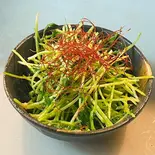 豆苗のピリ辛炒め（餃子と地ビール いち）