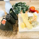 おにぎり3個+天ぷら盛り合わせ（ご馳走おにぎり“雲海” 鶴橋店）